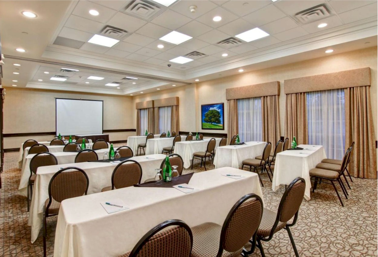 Spacious Meeting Room